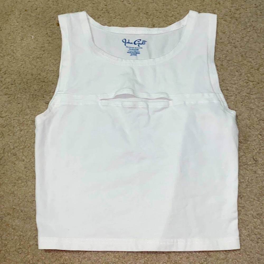 Simple white tank